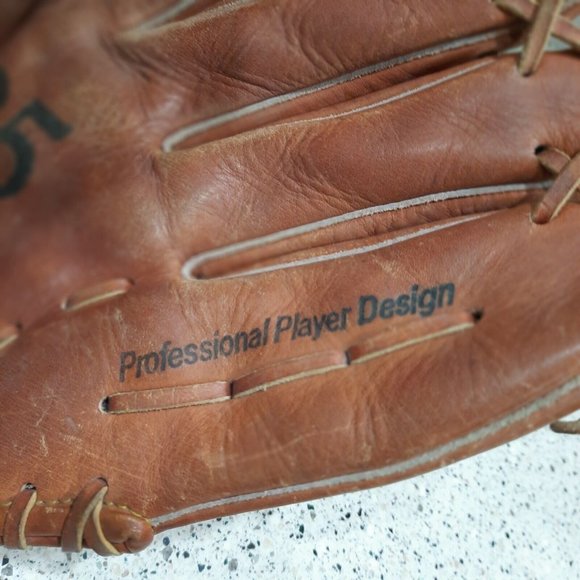 Louisville Slugger G125-5CW RHT Professional Player Design Made in Japan Glove - Picture 7 of 10